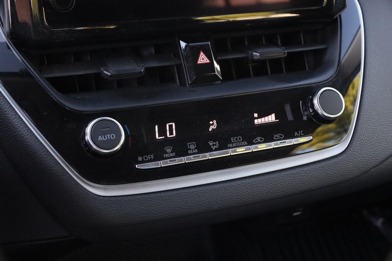 Toyota Corolla Vehicle Image 16