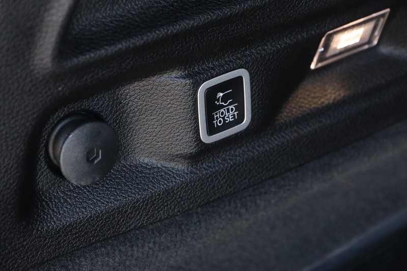 Jeep Grand Cherokee L Vehicle Image 08