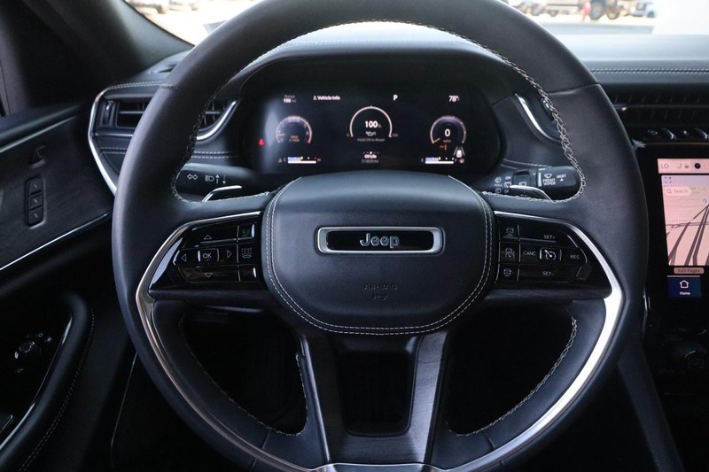 Jeep Grand Cherokee L Vehicle Image 13