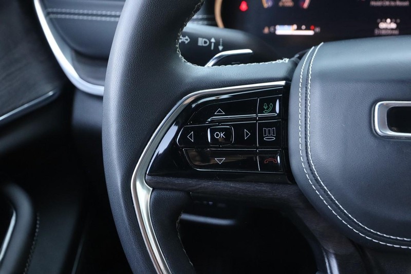 Jeep Grand Cherokee L Vehicle Image 14