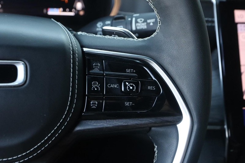 Jeep Grand Cherokee L Vehicle Image 15