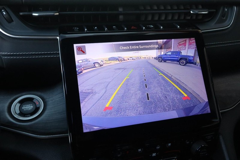 Jeep Grand Cherokee L Vehicle Image 19