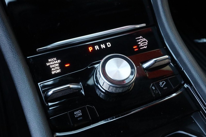 Jeep Grand Cherokee L Vehicle Image 21