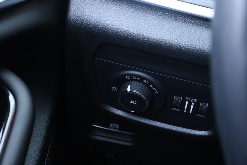 Jeep Grand Cherokee L Vehicle Image 22