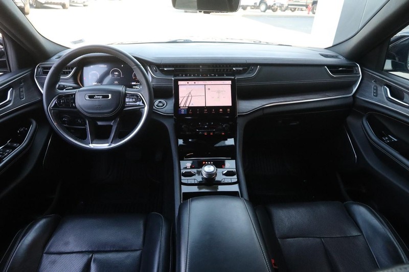 Jeep Grand Cherokee L Vehicle Image 23