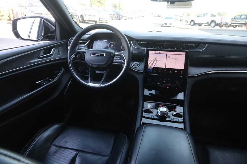 Jeep Grand Cherokee L Vehicle Image 24