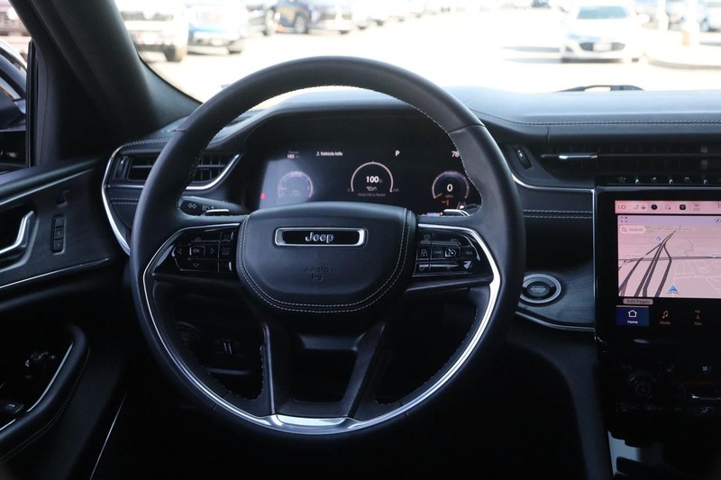 Jeep Grand Cherokee L Vehicle Image 25