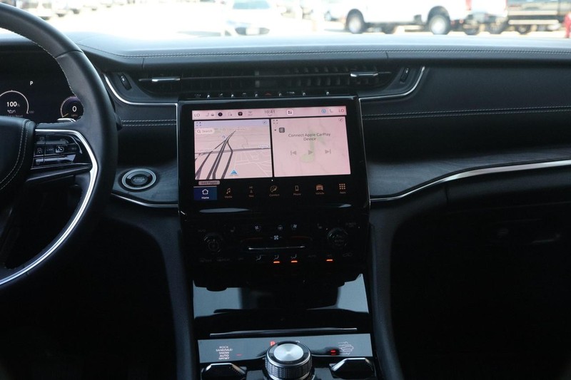 Jeep Grand Cherokee L Vehicle Image 26