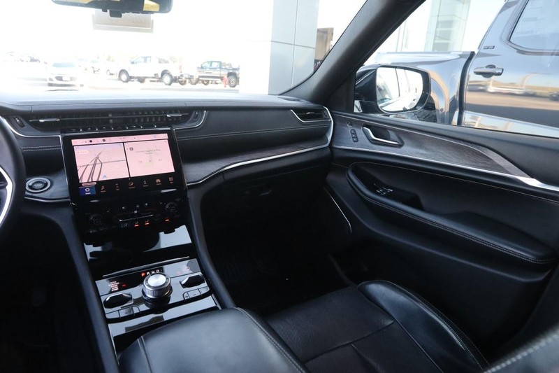 Jeep Grand Cherokee L Vehicle Image 27