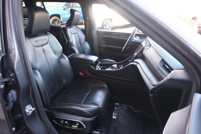 Jeep Grand Cherokee L Vehicle Image 28