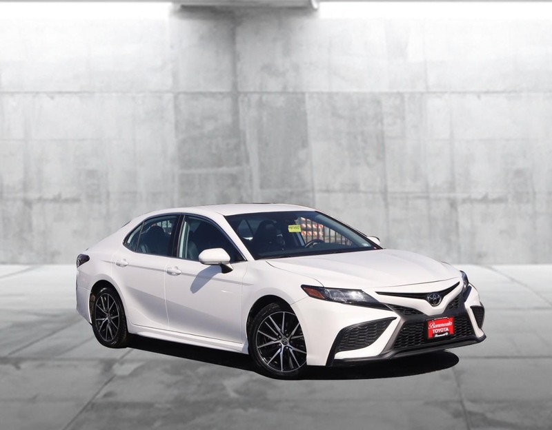Toyota Camry Vehicle Full-screen Gallery Image 2