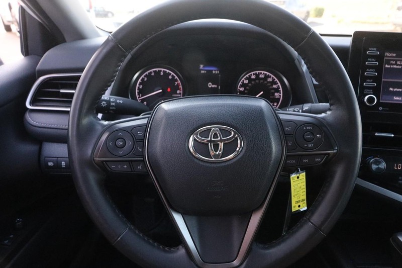Toyota Camry Vehicle Full-screen Gallery Image 10