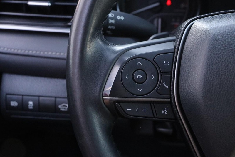 Toyota Camry Vehicle Full-screen Gallery Image 11