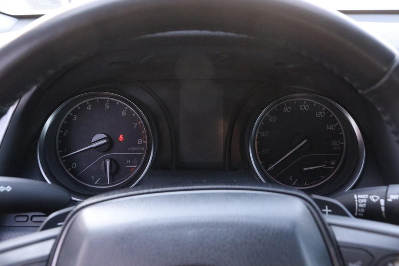 Toyota Camry Vehicle Full-screen Gallery Image 13