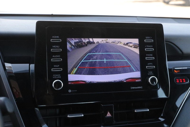 Toyota Camry Vehicle Full-screen Gallery Image 15