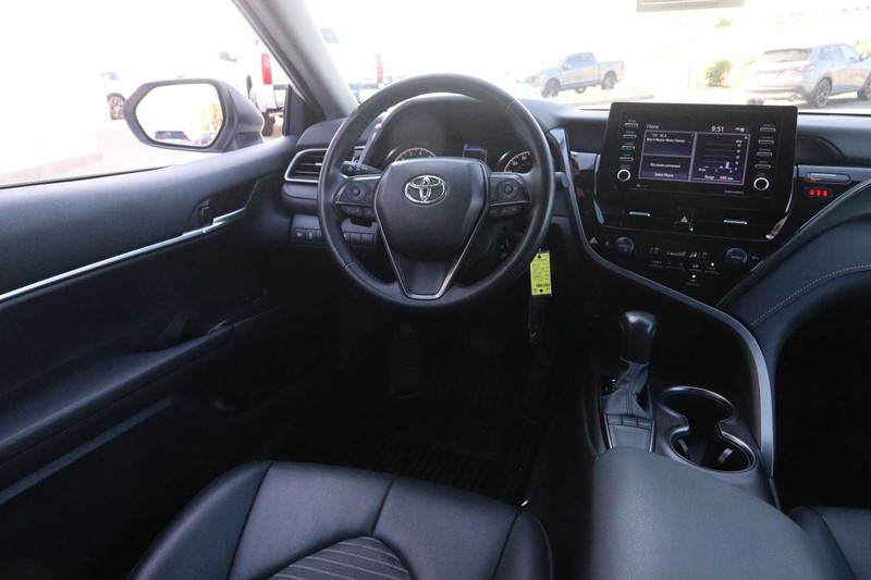 Toyota Camry Vehicle Full-screen Gallery Image 20