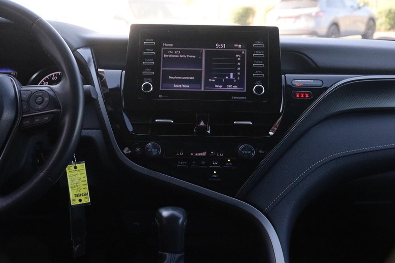 Toyota Camry Vehicle Full-screen Gallery Image 22