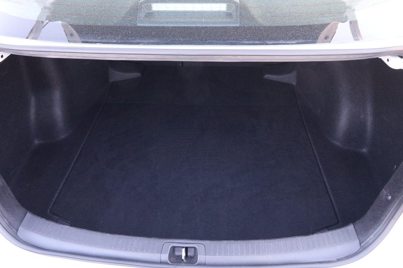 Toyota Corolla Vehicle Image 07