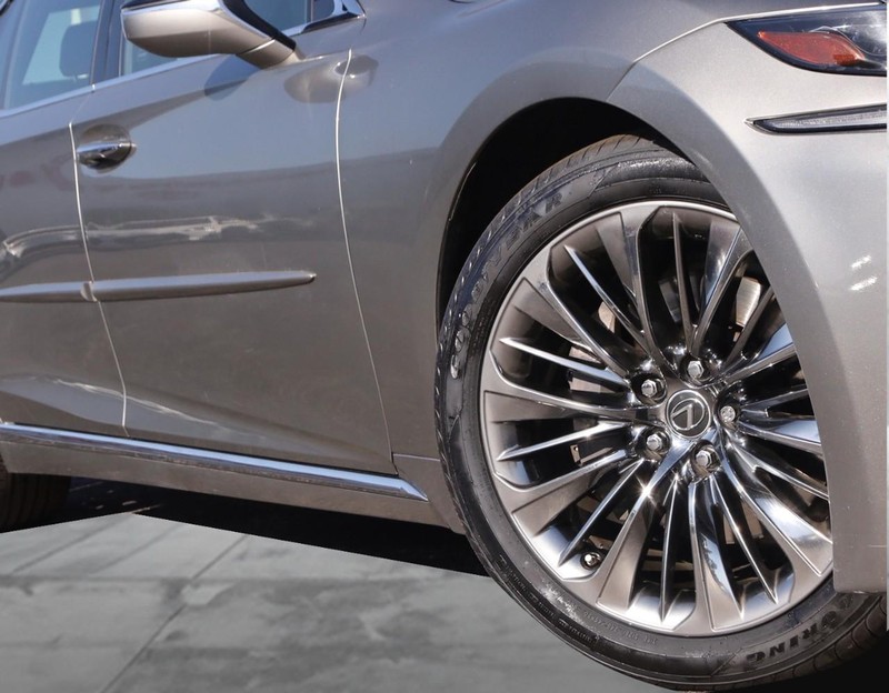 Lexus LS Vehicle Image 03