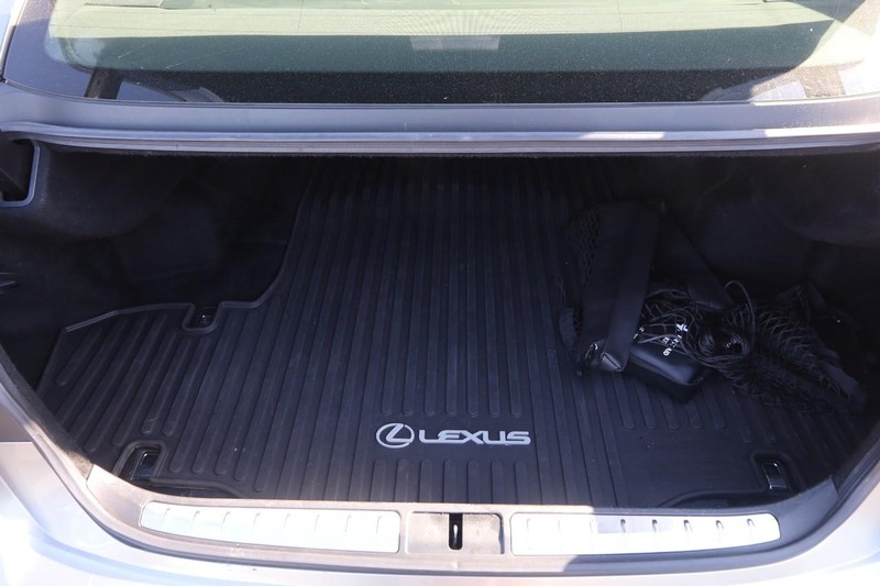 Lexus LS Vehicle Image 07