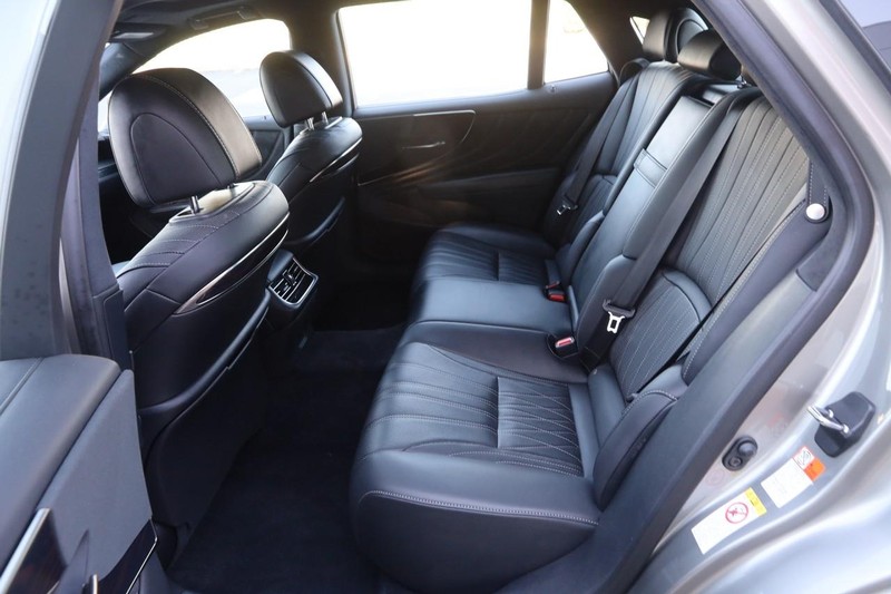 Lexus LS Vehicle Image 10