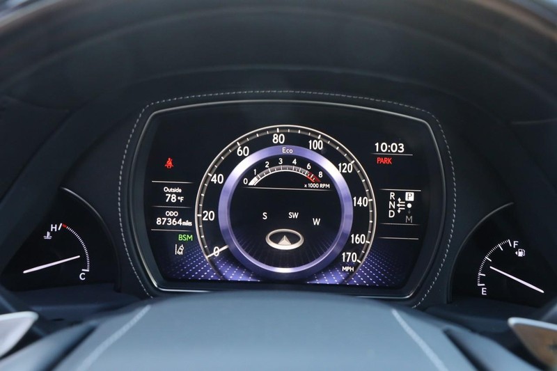 Lexus LS Vehicle Image 14