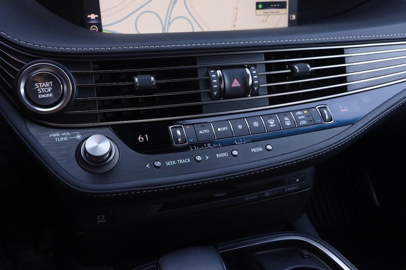 Lexus LS Vehicle Image 18