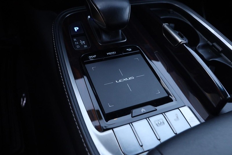 Lexus LS Vehicle Image 19