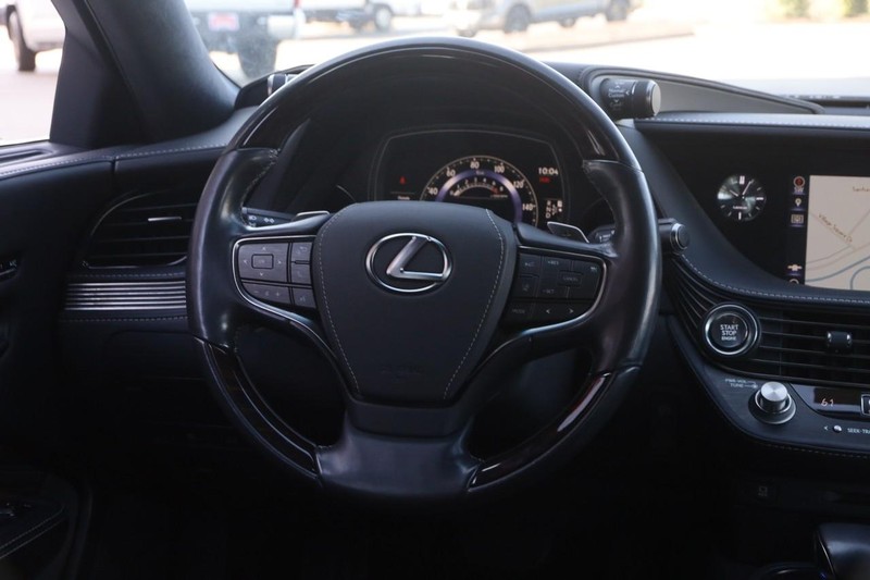 Lexus LS Vehicle Image 22