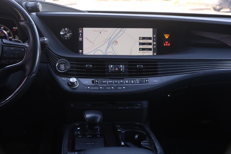 Lexus LS Vehicle Image 23