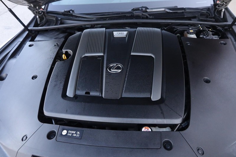 Lexus LS Vehicle Image 26