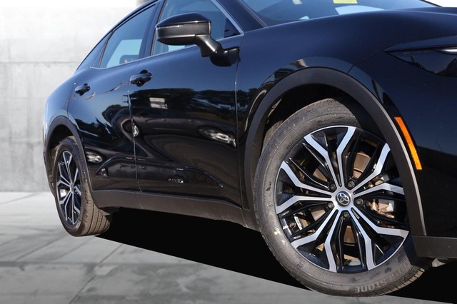 Toyota Crown Vehicle Image 03