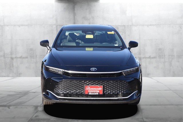 Toyota Crown Vehicle Image 04