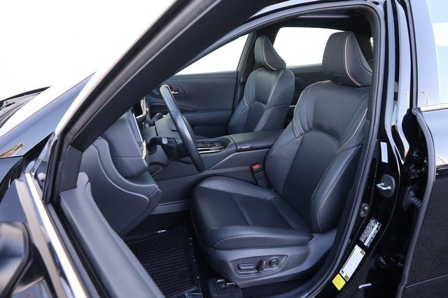 Toyota Crown Vehicle Image 09