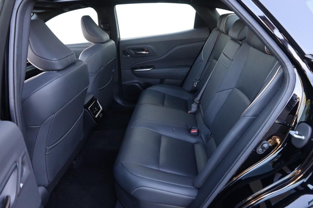 Toyota Crown Vehicle Image 10