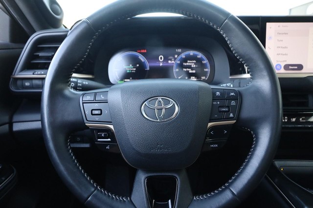 Toyota Crown Vehicle Image 11