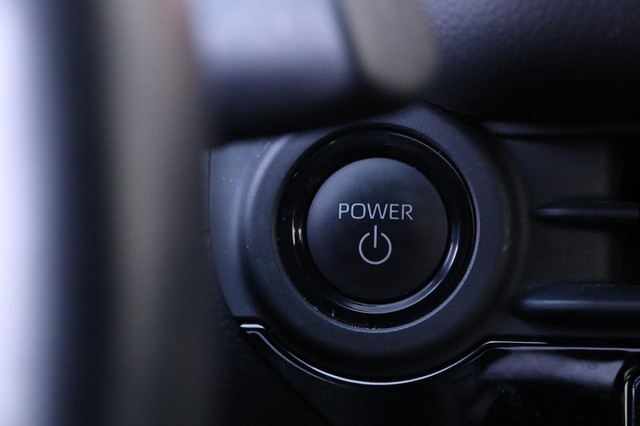 Toyota Crown Vehicle Image 15