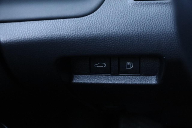 Toyota Crown Vehicle Image 20