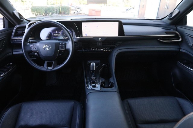 Toyota Crown Vehicle Image 21