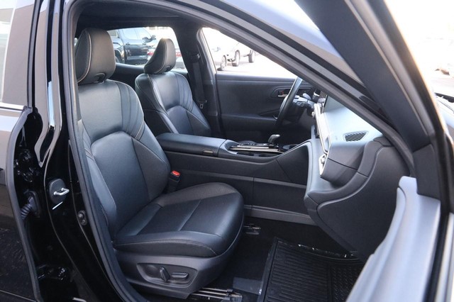 Toyota Crown Vehicle Image 26