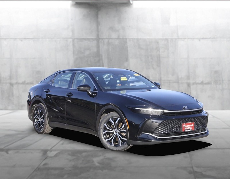 Toyota Crown Vehicle Full-screen Gallery Image 2