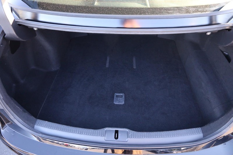 Toyota Crown Vehicle Full-screen Gallery Image 7