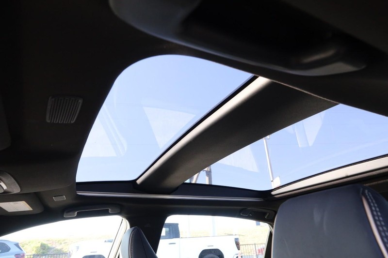 Toyota Crown Vehicle Full-screen Gallery Image 8