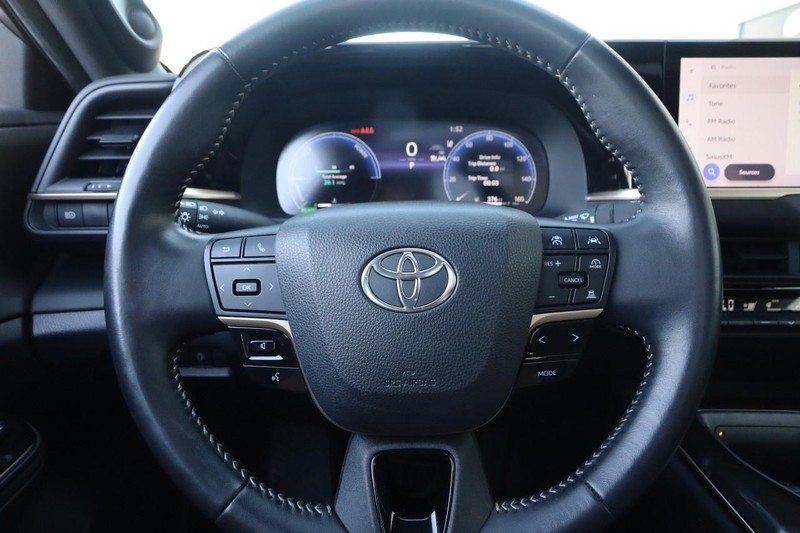 Toyota Crown Vehicle Full-screen Gallery Image 11