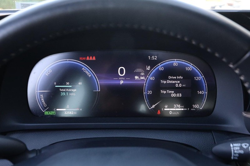 Toyota Crown Vehicle Full-screen Gallery Image 14