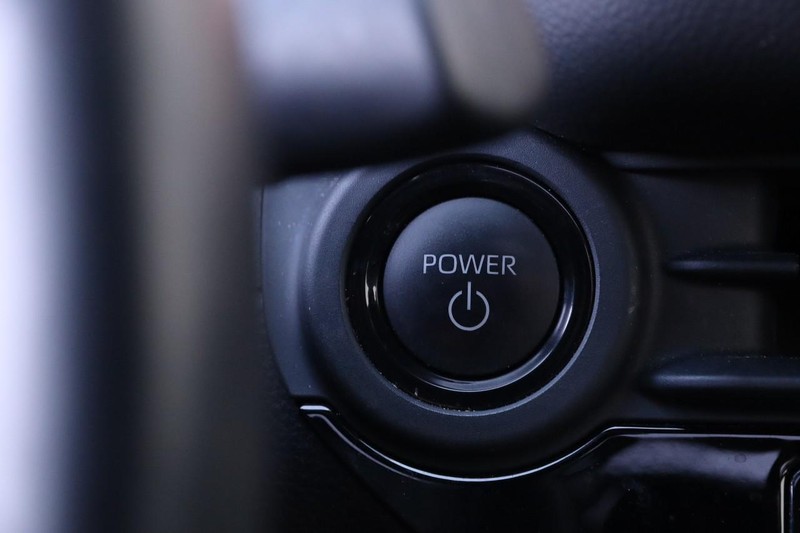 Toyota Crown Vehicle Full-screen Gallery Image 15