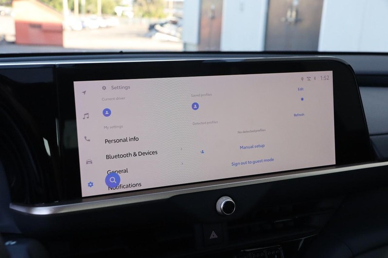 Toyota Crown Vehicle Full-screen Gallery Image 16