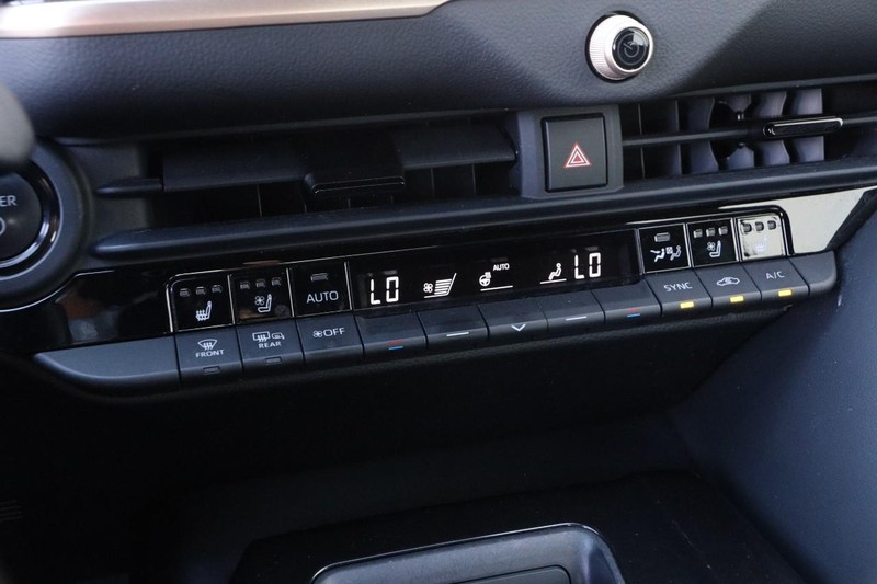 Toyota Crown Vehicle Full-screen Gallery Image 18