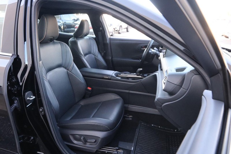 Toyota Crown Vehicle Full-screen Gallery Image 26