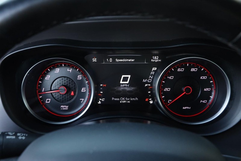 Dodge Charger Vehicle Full-screen Gallery Image 13